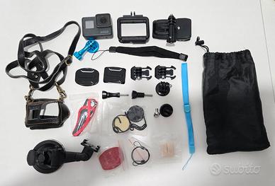 GOPRO HERO5 + custodia in pelle + accessori vari