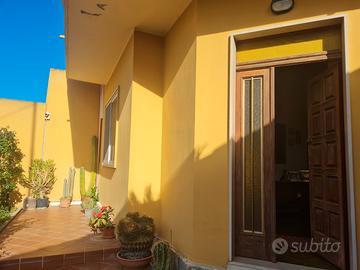 Casa indipendente su due livelli, con giardino e c