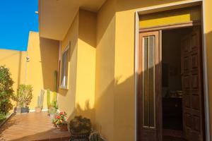 Casa indipendente su due livelli, con giardino e c