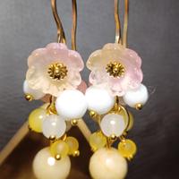 orecchini giada gialla,onice bianco,acciaio,fiori