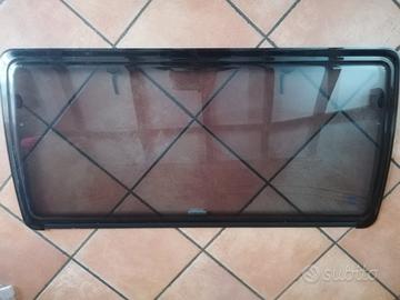 Finestra completa di oscurante e zanzariera