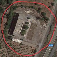 Intero locale più materiale edile C.da Madonna