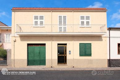 Sorso centro - casa con cortile, terrazza e box