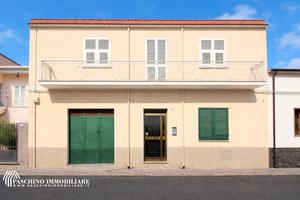 Sorso centro - casa con cortile, terrazza e box