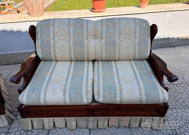 Divano letto e due poltrone