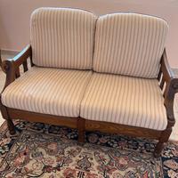 Divano in legno massello e coppia di sedie