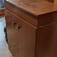 mobile con asse da stiro sopra 25/,30 E tavolini 