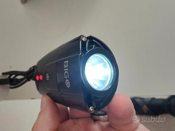 Fanale anteriore ricaricabile per bicicletta