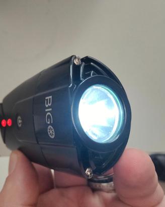 Fanale anteriore ricaricabile per bicicletta