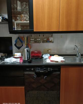 cucina completa di tavolo