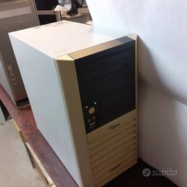 Computer Fujitsu Esprimo P5710 Usato con Wndows 10
