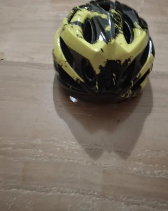 casco pattinaggio e protezioni