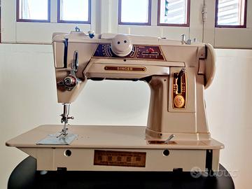 Macchina da cucire Singer modello 401 anni '60