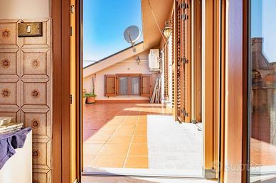 Appartamento di 191 m² con più di 5 locali e box a