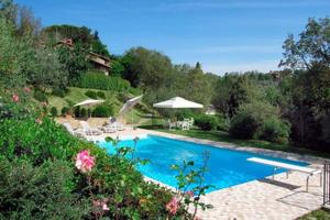 Rustico / Casale di 350 m² con più di 5 locali e b