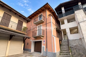 Casa indipendente a Pont-Canavese 4 locali