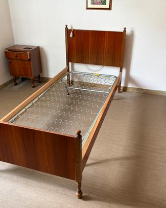 Arredo per camera da letto singola.