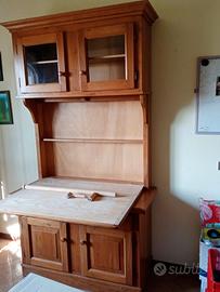 Mobile da cucina con tagliere