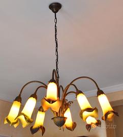 Lampadario 8 braccia in ottone stile Tiffany