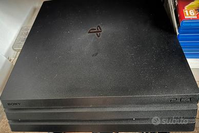 PS4 Pro 2019 con controller e cavi incorporati