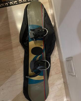 Tavola Snowboard Stuf 157 con attacchi
