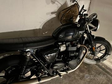 Triumph street twin