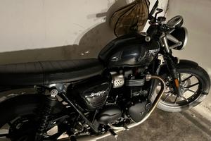 Triumph street twin