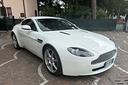 aston-martin-v8-vantage-prima-vernice-book-manu