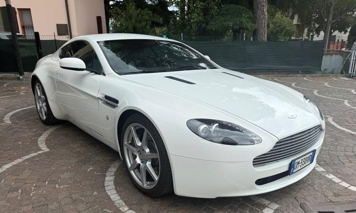Aston Martin V8 Vantage , prima vernice book, MANU