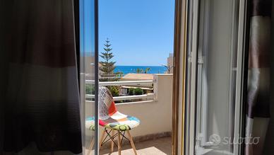 Appartamento con balconcino vista mare