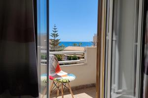 Appartamento con balconcino vista mare