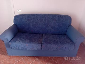 Divano due posti blu in tessuto