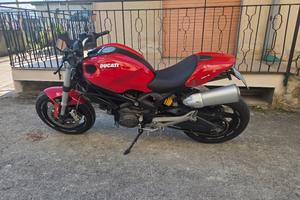 Ducati Monster 696