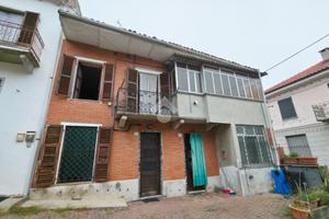 CASA DI CORTE A CASTAGNETO PO