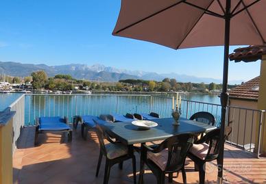 Sul fiume con posto barca e 5 posti letto