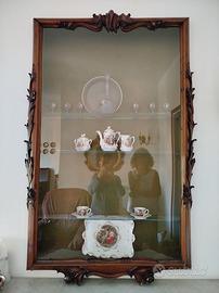 Antica anta per vetrina a muro