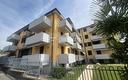 bilocale-ristrutturato-in-residence-con-piscina-e