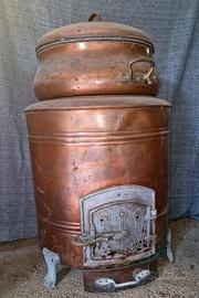 Antiche lavatrici a legna in rame puro