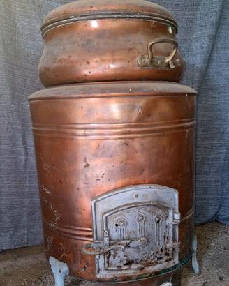 Antiche lavatrici a legna in rame puro