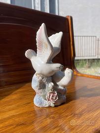 Statuina Vintage Coppia di Colombe in Porcella