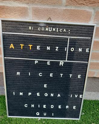 bacheca vintage con scritte componibili