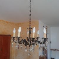 lampadario classico in metallo brunito e pendagli