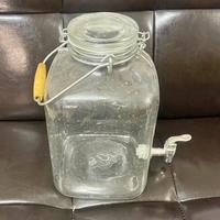 Dispenser in  vetro con rubinetto per bevande