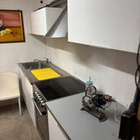 Cucina completa con tutti elettrodomestici