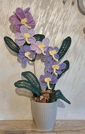Pianta orchidea realizzata all'uncinetto 