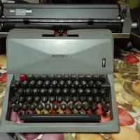 Macchina da scrivere Olivetti Lettera 82