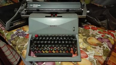 Macchina da scrivere Olivetti Lettera 82