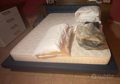 Letto matrimoniale moderno testiera e materasso