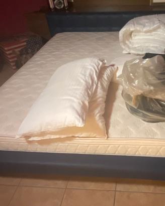 Letto matrimoniale moderno testiera e materasso
