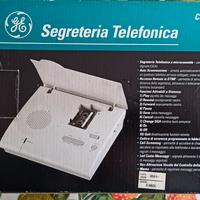 Segreteria telefonica a microcassetta
